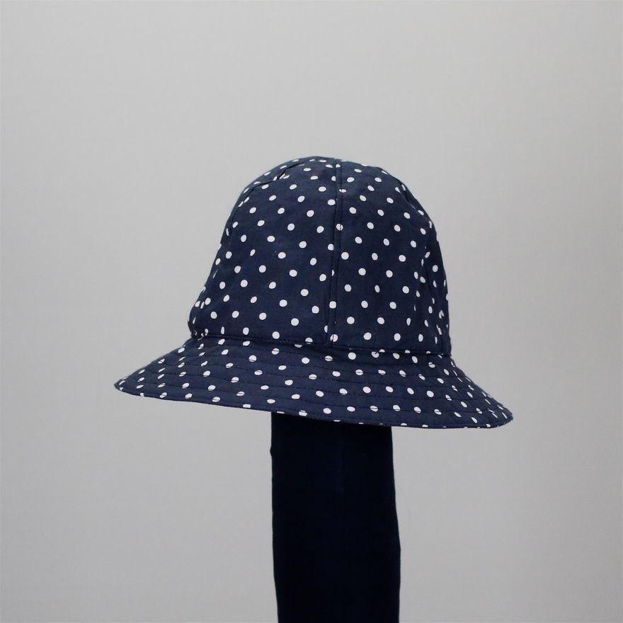 Fodrad solhatt i stl 54 195:-